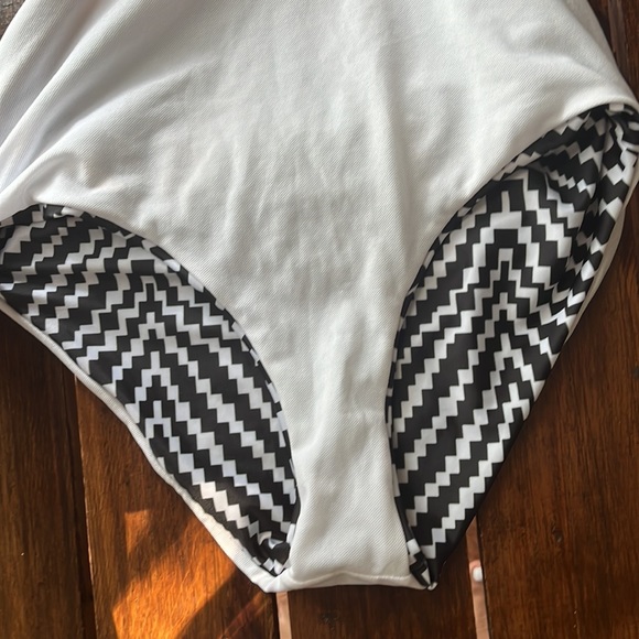 Swimsuit - Picture 4 of 4